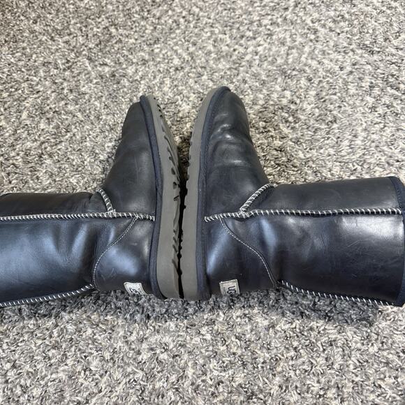 UGG Women’s Classic Short Black Leather Winter Boot Size US 6 Shearling Lined - Picture 4 of 7